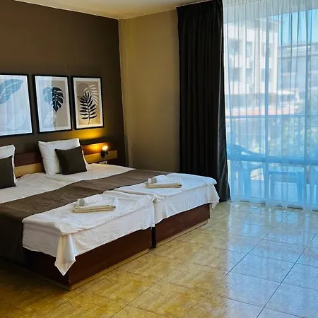 Отель Queen Nelly 4*