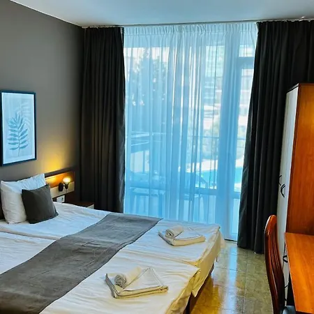 Отель Queen Nelly