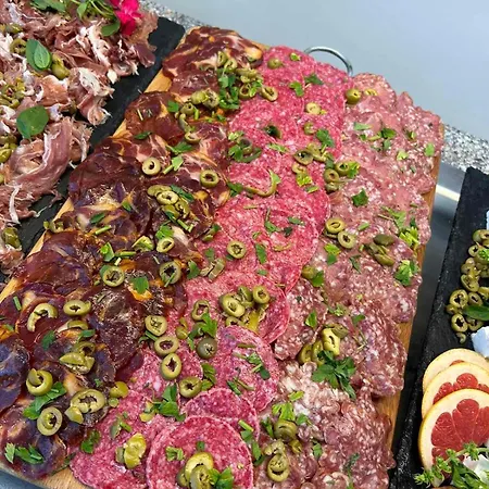 Queen Nelly Отель Приморско