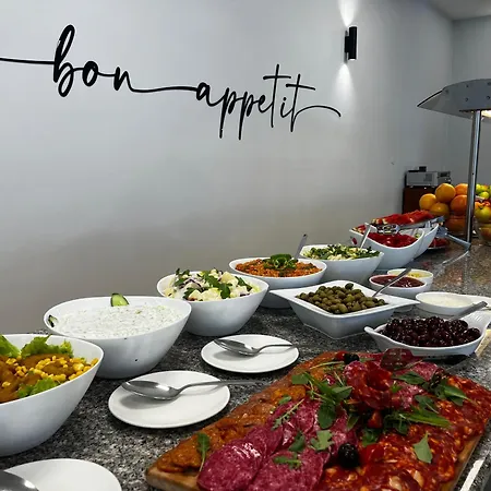 Queen Nelly Приморско