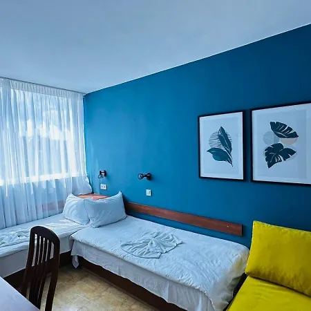 Отель Queen Nelly 4*