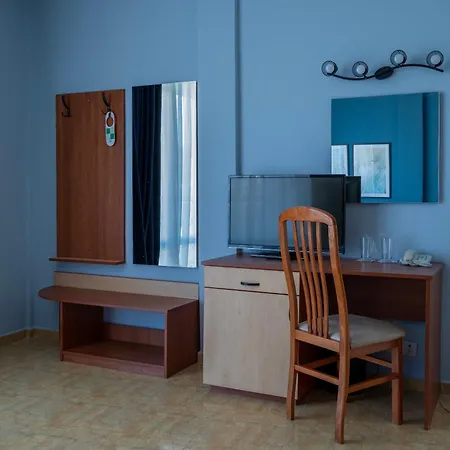 Queen Nelly Отель Приморско