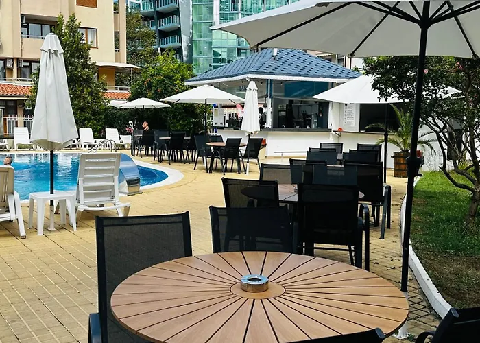 Queen Nelly 4* Πριμόρσκο