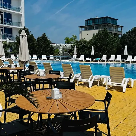 Queen Nelly Szálloda 4*